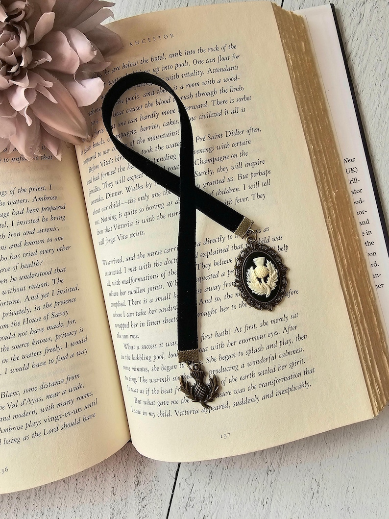 Scottish Thistle Velvet Bookmark in Bronze, Vintage Style Cameo Bookmark, Book Gift for Her, Mother Gift Bild 2