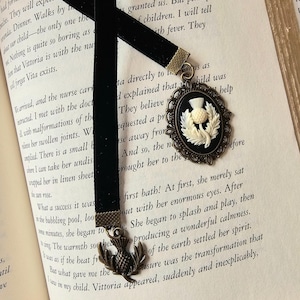 Scottish Thistle Velvet Bookmark in Bronze, Vintage Style Cameo Bookmark, Book Gift for Her, Mother Gift Bild 1