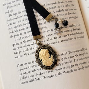 Marcapáginas con camafeo, marcapáginas de terciopelo de estilo vintage, regalo para lectores de estilo victoriano. imagen 1