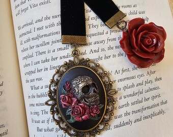 Gothic Painted Skull Bookmark, Black or Red Velvet Bookmarker, 2024-03