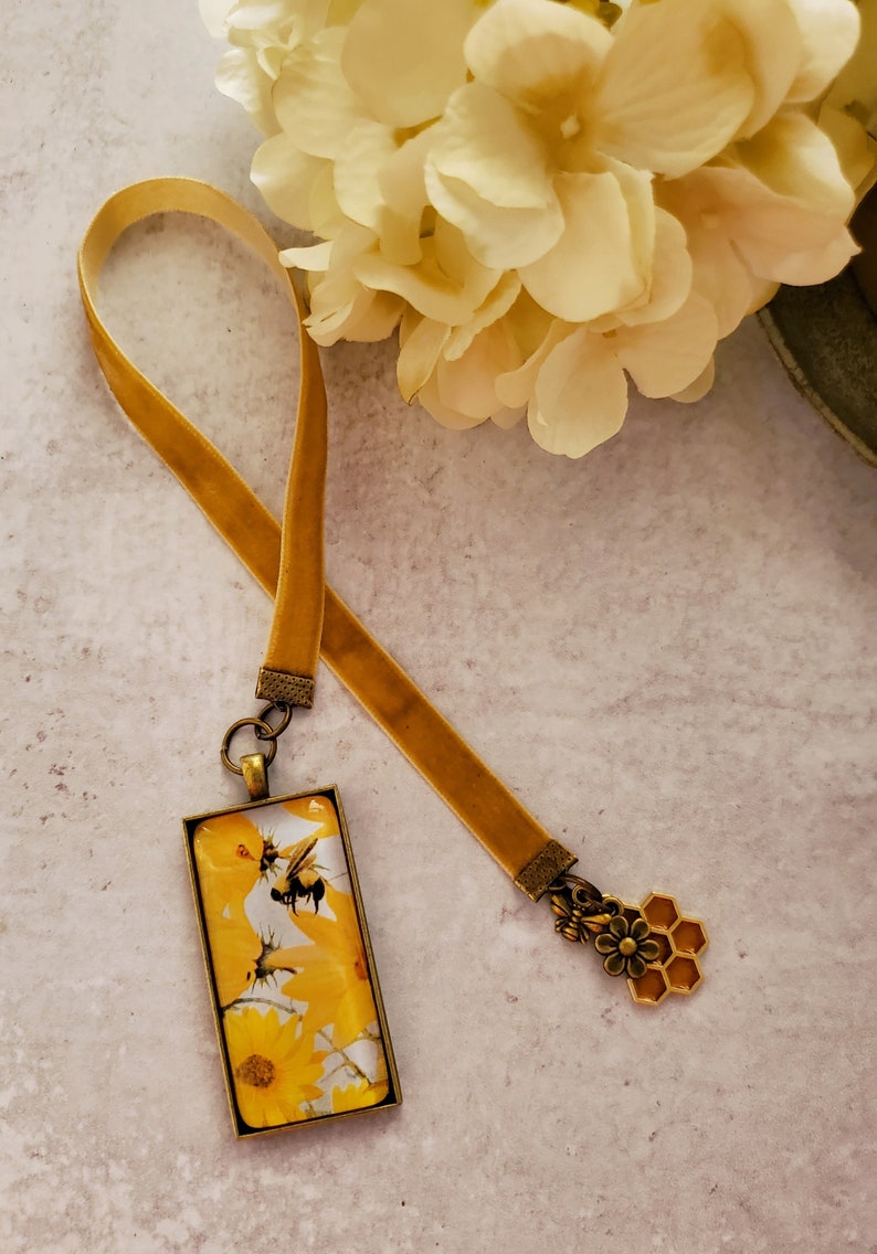 Sunflower and Bee Velvet Ribbon Bookmark, Honeycomb Charm, Gift for Her,, Teacher Gift,, Mother Gift image 6
