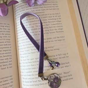 Velvet Ribbon Bookmark, Violet Roses Bookmarker, Purple Reader Gift, Floral Book Lover Gift, Mother Gift afbeelding 1