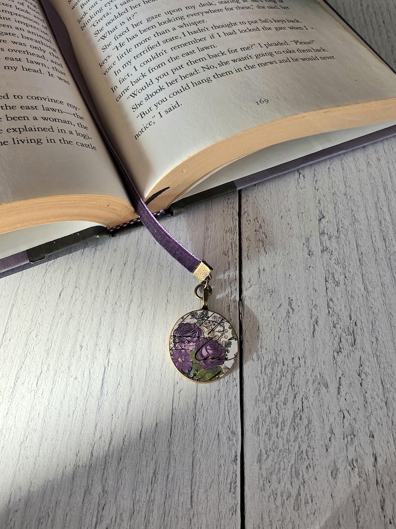 Velvet Ribbon Bookmark, Violet Roses Bookmarker, Purple Reader Gift, Floral Book Lover Gift, Mother Gift afbeelding 2