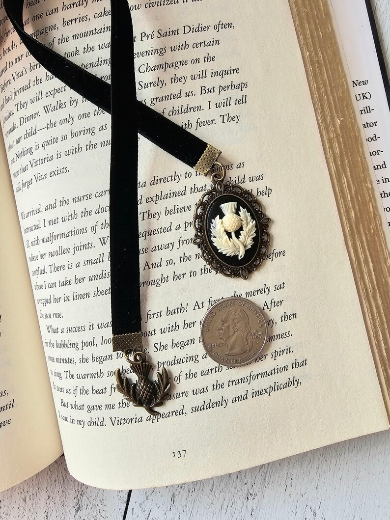 Scottish Thistle Velvet Bookmark in Bronze, Vintage Style Cameo Bookmark, Book Gift for Her, Mother Gift Bild 4
