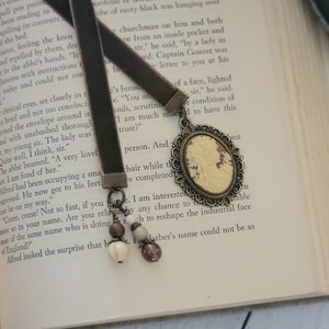 Cameo Bookmark, vintage Style Velvet Bookmarker, Victorian Style Reader Gift