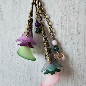 Flower Bag Charm, Vintage Style Purse Zipper Pull, Hand Detailed Floral and Beaded Bag Accessory 画像 1