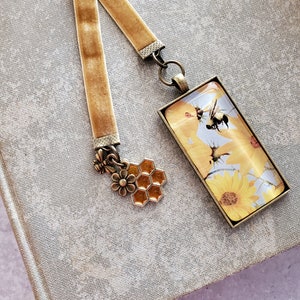 Sunflower and Bee Velvet Ribbon Bookmark, Honeycomb Charm, Gift for Her,, Teacher Gift,, Mother Gift