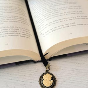 Marcapáginas con camafeo, marcapáginas de terciopelo de estilo vintage, regalo para lectores de estilo victoriano. imagen 4