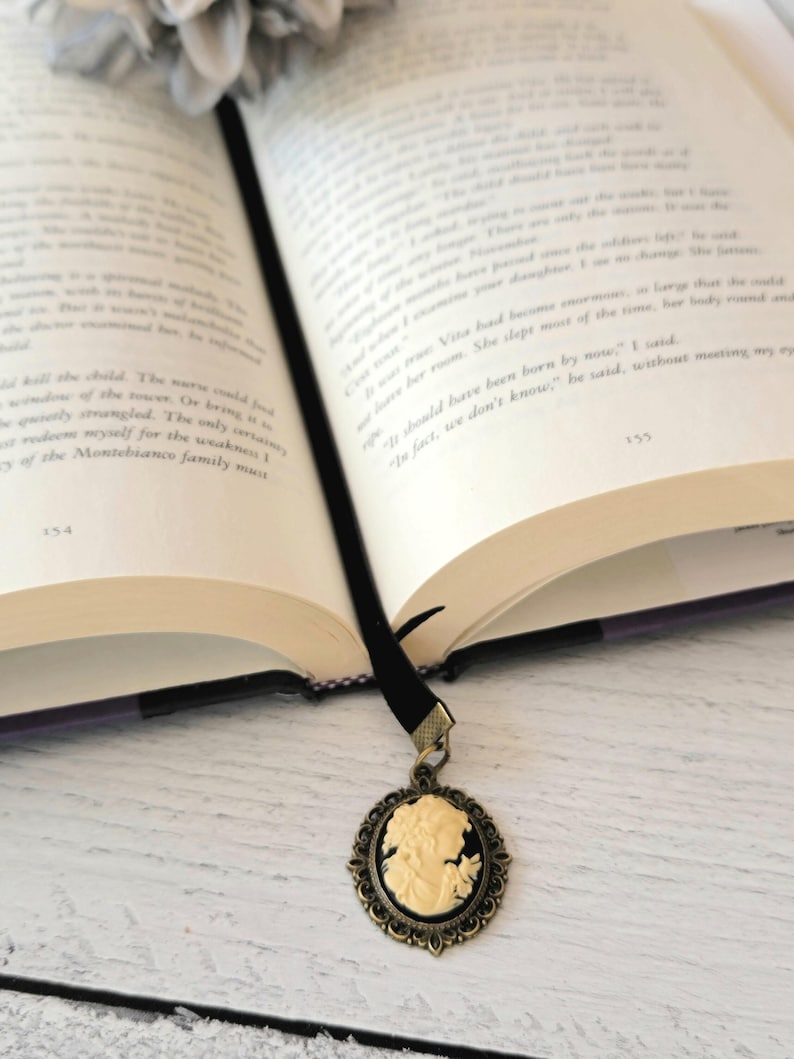 Marcapáginas con camafeo, marcapáginas de terciopelo de estilo vintage, regalo para lectores de estilo victoriano. imagen 4