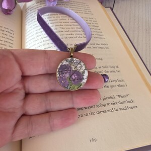 Velvet Ribbon Bookmark, Violet Roses Bookmarker, Purple Reader Gift, Floral Book Lover Gift, Mother Gift afbeelding 3