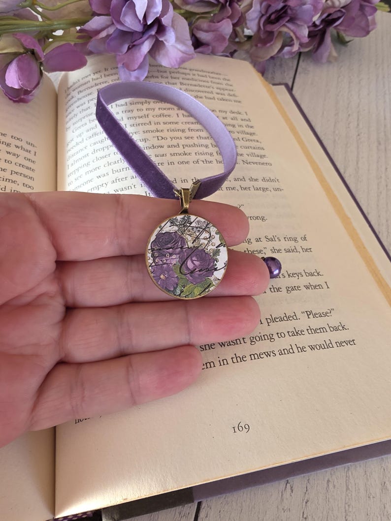 Velvet Ribbon Bookmark, Violet Roses Bookmarker, Purple Reader Gift, Floral Book Lover Gift, Mother Gift afbeelding 3
