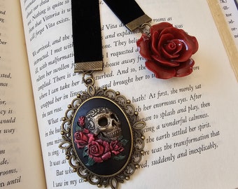 Gothic Painted Skull Bookmark, Black or Red Velvet Bookmarker, 2024-01