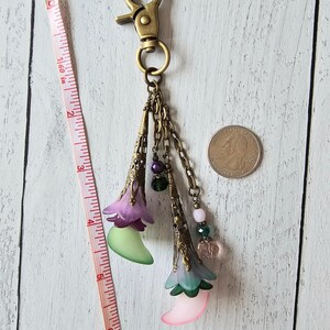 Flower Bag Charm, Vintage Style Purse Zipper Pull, Hand Detailed Floral and Beaded Bag Accessory 画像 5