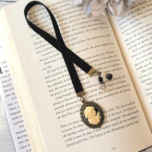 Marcapáginas con camafeo, marcapáginas de terciopelo de estilo vintage, regalo para lectores de estilo victoriano. imagen 2