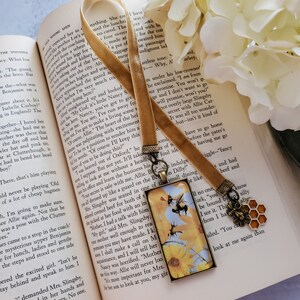 Sunflower and Bee Velvet Ribbon Bookmark, Honeycomb Charm, Gift for Her,, Teacher Gift,, Mother Gift image 4