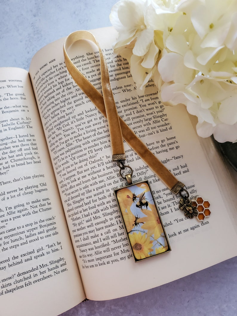 Sunflower and Bee Velvet Ribbon Bookmark, Honeycomb Charm, Gift for Her,, Teacher Gift,, Mother Gift image 4