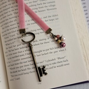 Key and Velvet Ribbon Bookmark, Vintage Style Bookmark, Country Rose Bookmarker, Mother Gift, Reader Gift, Mother Gift
