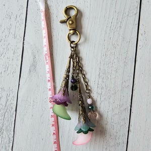 Flower Bag Charm, Vintage Style Purse Zipper Pull, Hand Detailed Floral and Beaded Bag Accessory 画像 6