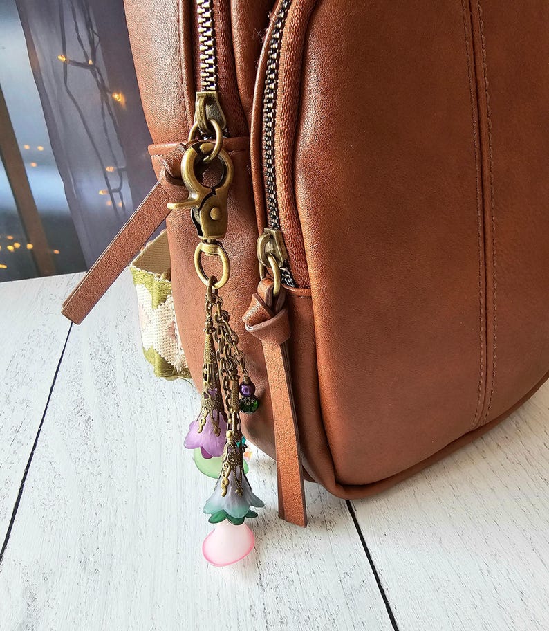 Flower Bag Charm, Vintage Style Purse Zipper Pull, Hand Detailed Floral and Beaded Bag Accessory 画像 4
