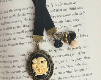 Small Gothic Skull Bookmark, Black Velvet Bookmarker, Skull and Roses, Halloween Reader Gift, Goth Bookmark, Teacher Gift,