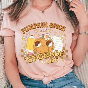 First Grade Fall Pumpkin Teacher Shirt, 1st Grade Team Shirt, Pumpkin Spice and First Grade Life, Groovy Teacher Shirt, Retro Teacher Tee, bild 1