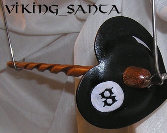 Viking Santa Drop Spindle ( EDS 0484 ) Leather whorle