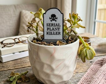 Serial Plant Killer Plant Stake - Funny Tombstone Decor for Houseplants - Sarcastic Gift for Plant Lovers & Plant Parents