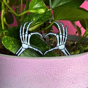Skeleton Heart Hands Plant Stake Set - Gothic Houseplant Accessories & Romantic Home Decor