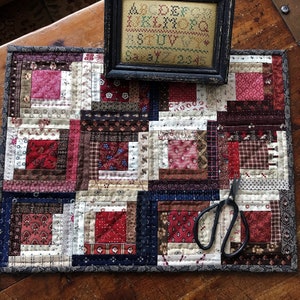Small Quilt PATTERN - Easy Log Cabin Doll Quilt