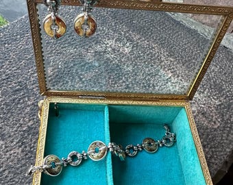 Vintage Brighton Silberfarbene Hängeohrringe mit Locharbeit Inlay und passendem Armband