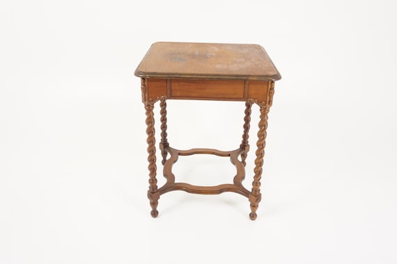 Vintage Solid Walnut Barley Twist Lamp Table/End Table American 1920 - F-1512