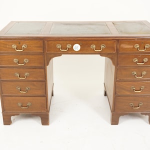 Escritorio de nogal con pedestal doble, mesa de escritura y tablero de cuero, Escocia, 1930, F-736
