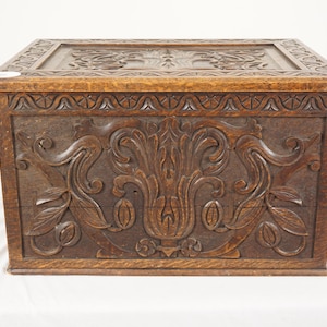 Antieke eikenhouten kist, Victoriaans-gotische percivale gesneden eiken kist en houten kist, antieke meubels, Schotland 1880, F-1052