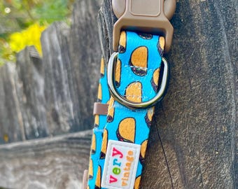 Collar para perro con estampado de tacos, ligero y ajustable.