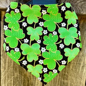 Kleeblatt Bandana | St Patricks Day Bandana | Irisches Hundehalstuch | St Patricks Day Geschenk | Irischer Hund Geschenk | Kleeblatt Liebhaber | "Halstuch ""Glückshund"""