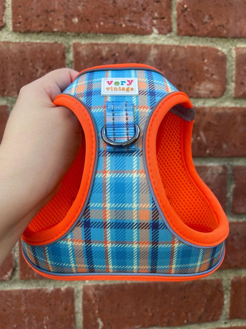Arnés tipo chaleco para perros a cuadros azules – Arnés antitirones – Arnés elegante para perros pequeños y gatos – Arnés de paseo a cuadros para perros imagen 2
