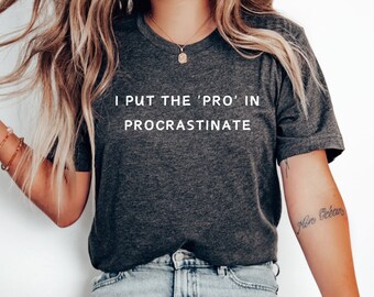 Jag sätter proffset i prokrastinera-tröja, roligt talesätt-t-shirt, sarkastisk t-shirt, rolig mamma-tröja, roliga citat-tröja, stötande t-shirt