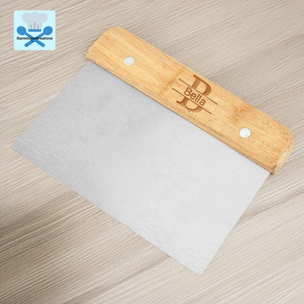 Personalized Dough Cutter with Wood Handle, Custom Dough Scraper, Kitchen Accessory, Tailored Kitchen Essential for Bakers & Chefs