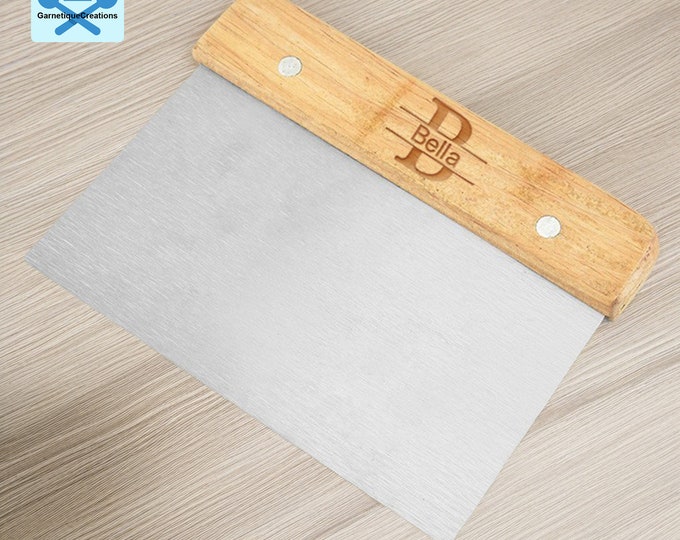 Personalized Dough Cutter with Wood Handle, Custom Dough Scraper, Kitchen Accessory, Tailored Kitchen Essential for Bakers & Chefs