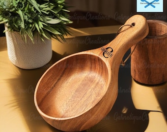 Handgefertigte geschnitzte Holzsalatschüssel mit Handschaft, Servierschüsseln, Salatschüssel, handgeschnitzte Holzschüssel, Naturholz-Obstschüssel, neues Zuhause Geschenk