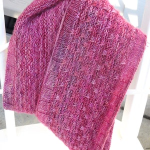 Hand Knit Cowl/ Valentine's Day or Birthday Gift/ 100% Merino Wool, Hand Dyed One of a Kind/ Delicious Raspberry-Pink Bild 6