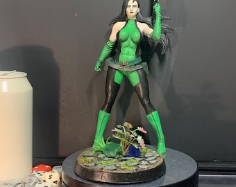Shego Realistische, 200 mm Statue Garagen-Kit, Grundfarben aufgetragen, unvollendet. - Von DoodleUP3d