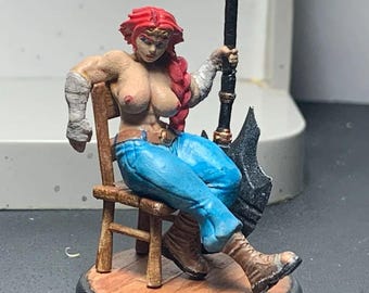 Millie the merc - Barbarin pin-up benutzerdefinierte 40 mm NSFW - Twin Goddess Miniatures