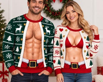 Peut inclure: Un gilet de Noël ouvert, l'un vert foncé et l'autre crème, dotés d'une bordure en fausse fourrure blanche, de boutons dorés et d'une ceinture rouge à la base. Le modèle vert présente des rennes et flocons blancs, tandis que le modèle crème arbore des cœurs rouges, des sapins verts et des flocons rouges.