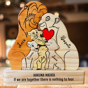 Löwenfamilie personalisierte Holzpuzzle, König der Löwen Schlafzimmer Dekor, Hakuna Matata Holzgeschenk, umarmt Familienpuzzle, Vatertagsgeschenk