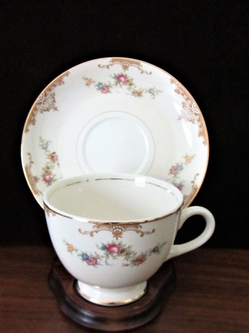 Homer Laughlin Eggshell Nautilus Aristocrat Set Of Four Tea Cups And Saucers