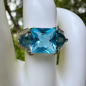 Sparkly 14k White Gold Blue Topaz and Diamond Ring - Size 7, Hallmarked