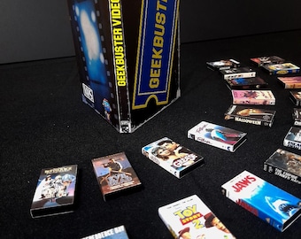 ¡Juego de 4 miniimanes de películas VHS retro, cientos para elegir!
