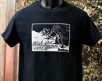 Wish You Were Queer Tee: Schwarzes T-Shirt mit Siebdruck