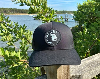 Monkey Patch Trucker Cap: Schwarze Baseballkappe